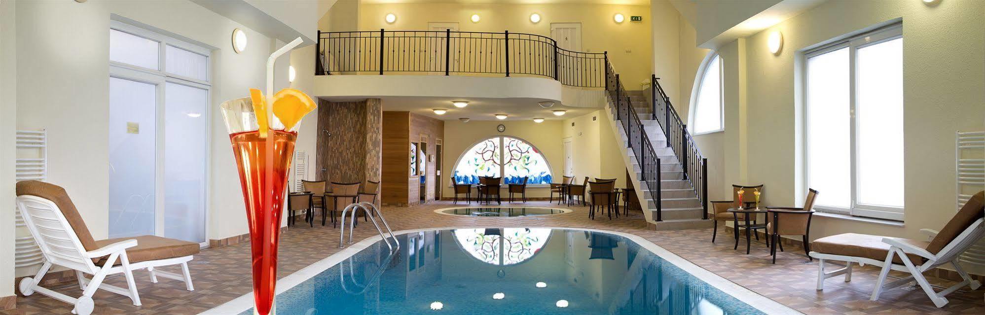 Отель Hotel Central